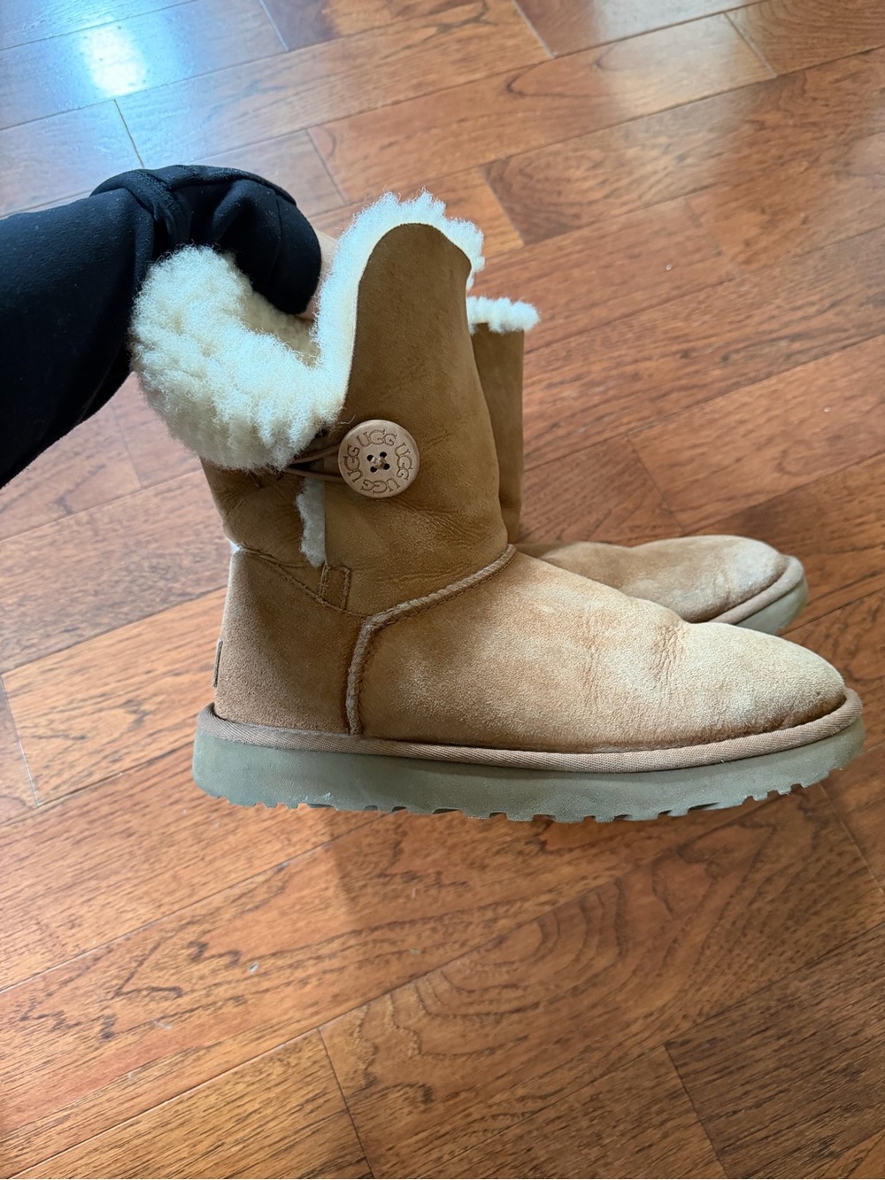 UGG Women's Chestnut Button Short Shearling Boots - Size 8